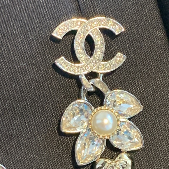 Authentic, limited editionChanel Silver and Gold Flower Earrings, sold out - Picture 17 of 17